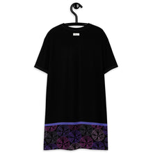 Load image into Gallery viewer, Urchins T-shirt dress
